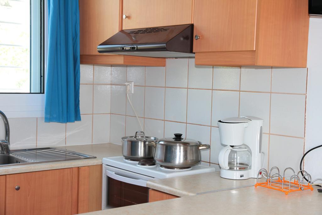 Stefanie Studios Aegina Habitación foto